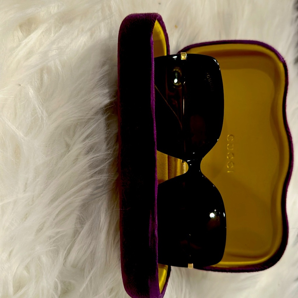 Women’s Black Gucci Sunglasses